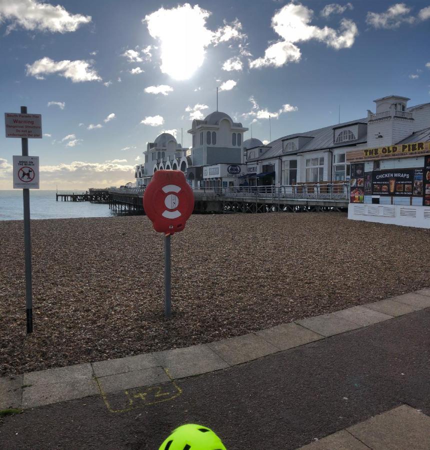 Ann Apartments Opposite The Pier With Sea View Portsmouth Esterno foto